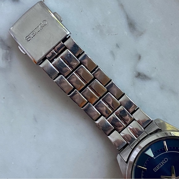 Seiko Kinetic Blue Dial Men’s Date Watch w/ New Battery and New Crystal - Picture 9 of 13